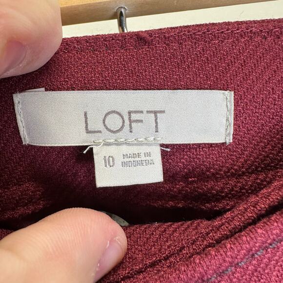 Loft Burgundy Button Straight Placket Knee Length Skirt Women Size 10 Officecore - Picture 15 of 16